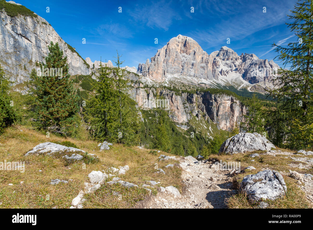 Randonnées autour de la Cinque Torri dans les Dolomites en Italie du Nord, en Europe Banque D'Images