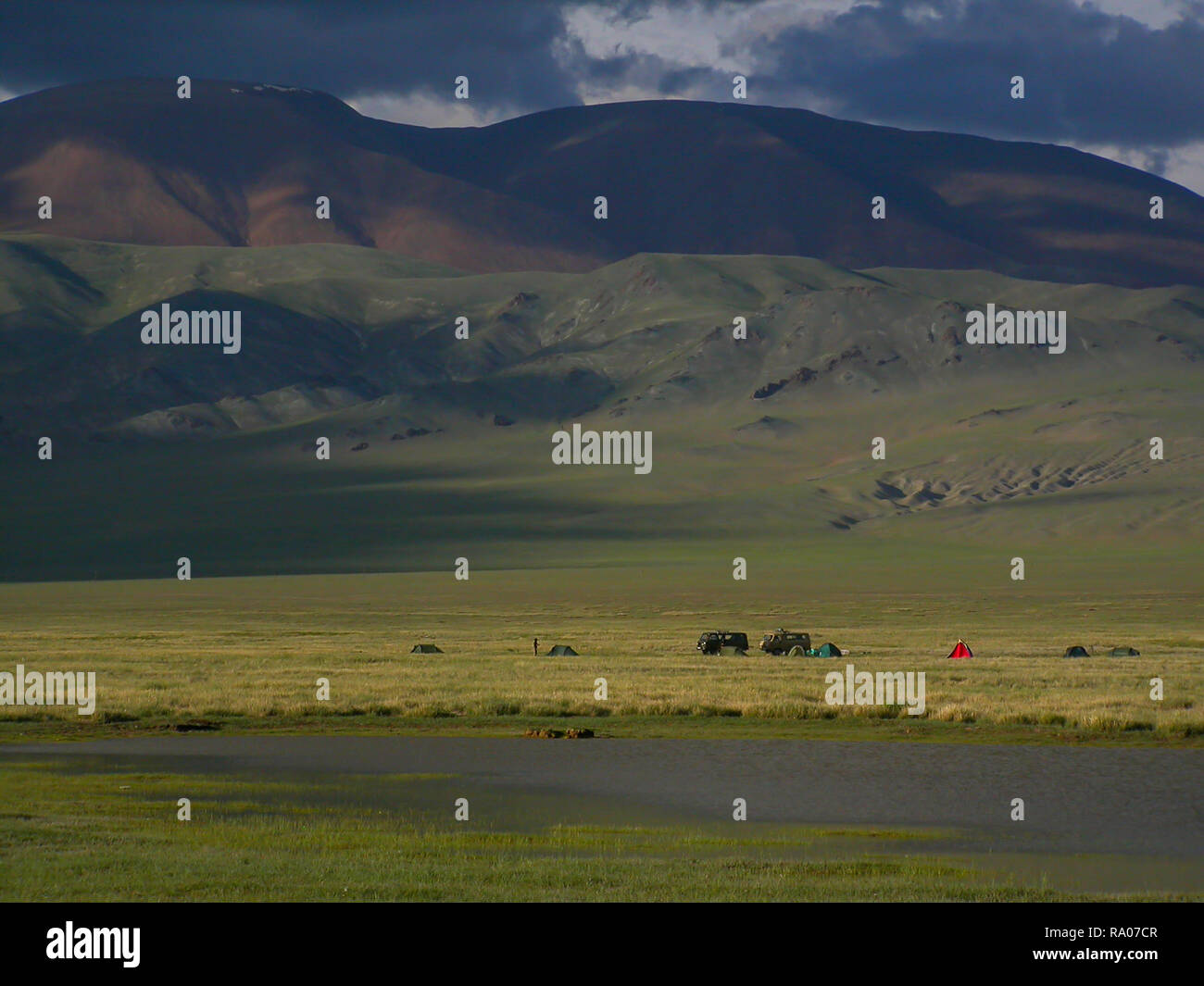 Camp de recherche à distance en Altai Tavan Bogd National Park, Mongolie Banque D'Images