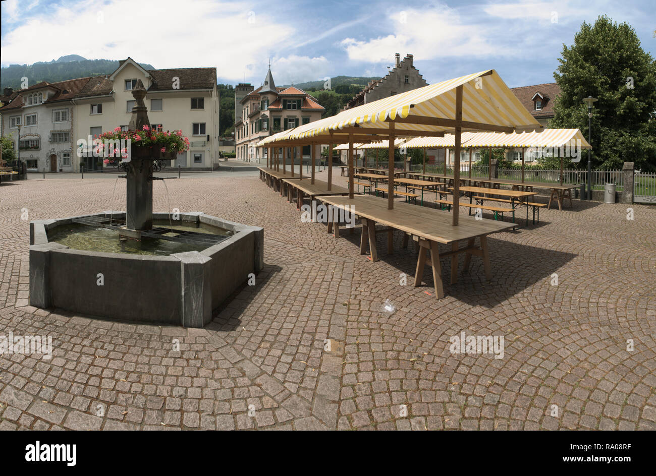 Les étals de marché vide à Flums, Suisse Banque D'Images