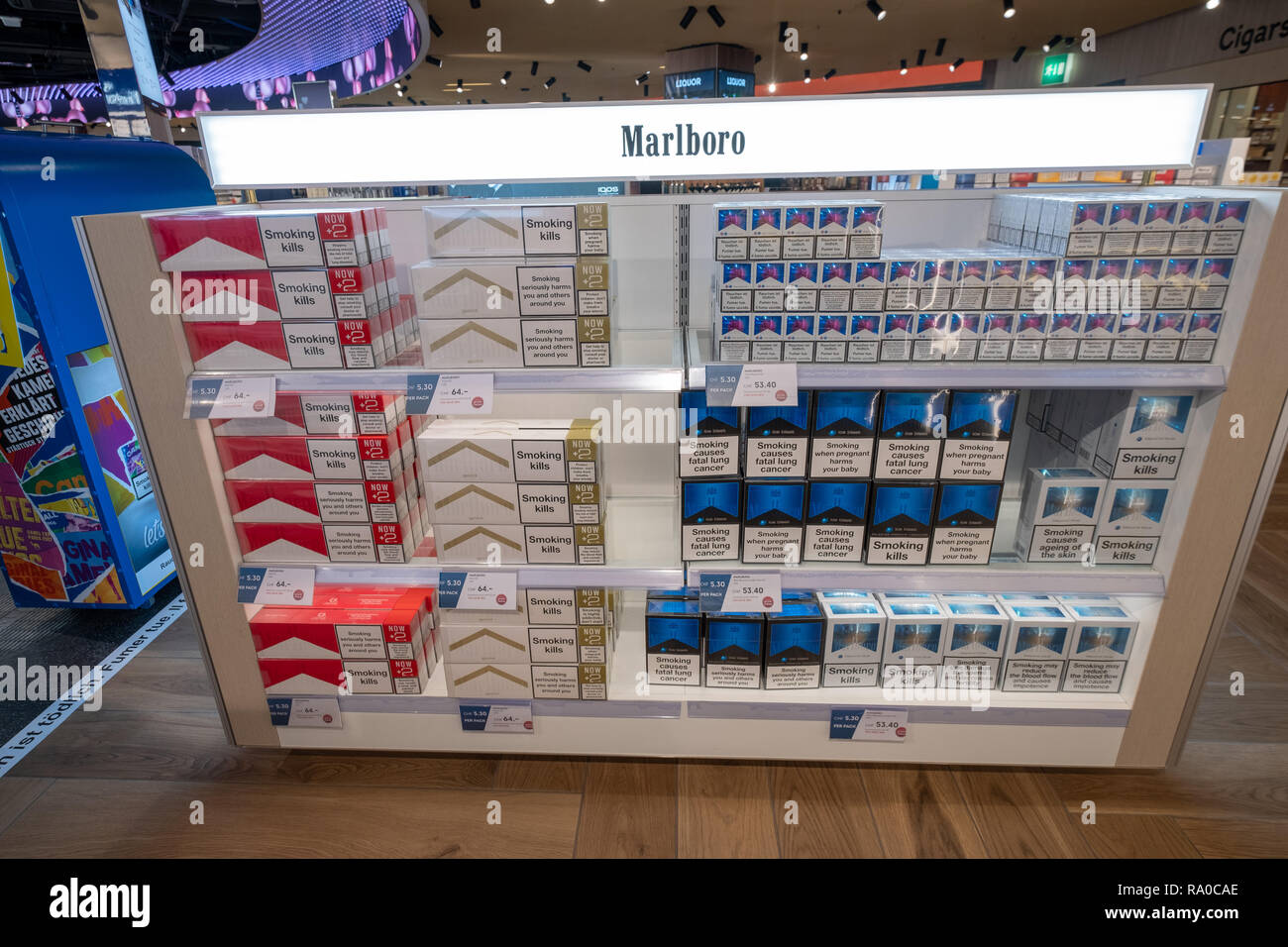 Des cigarettes à vendre au Duty Free Shop Photo Stock Alamy