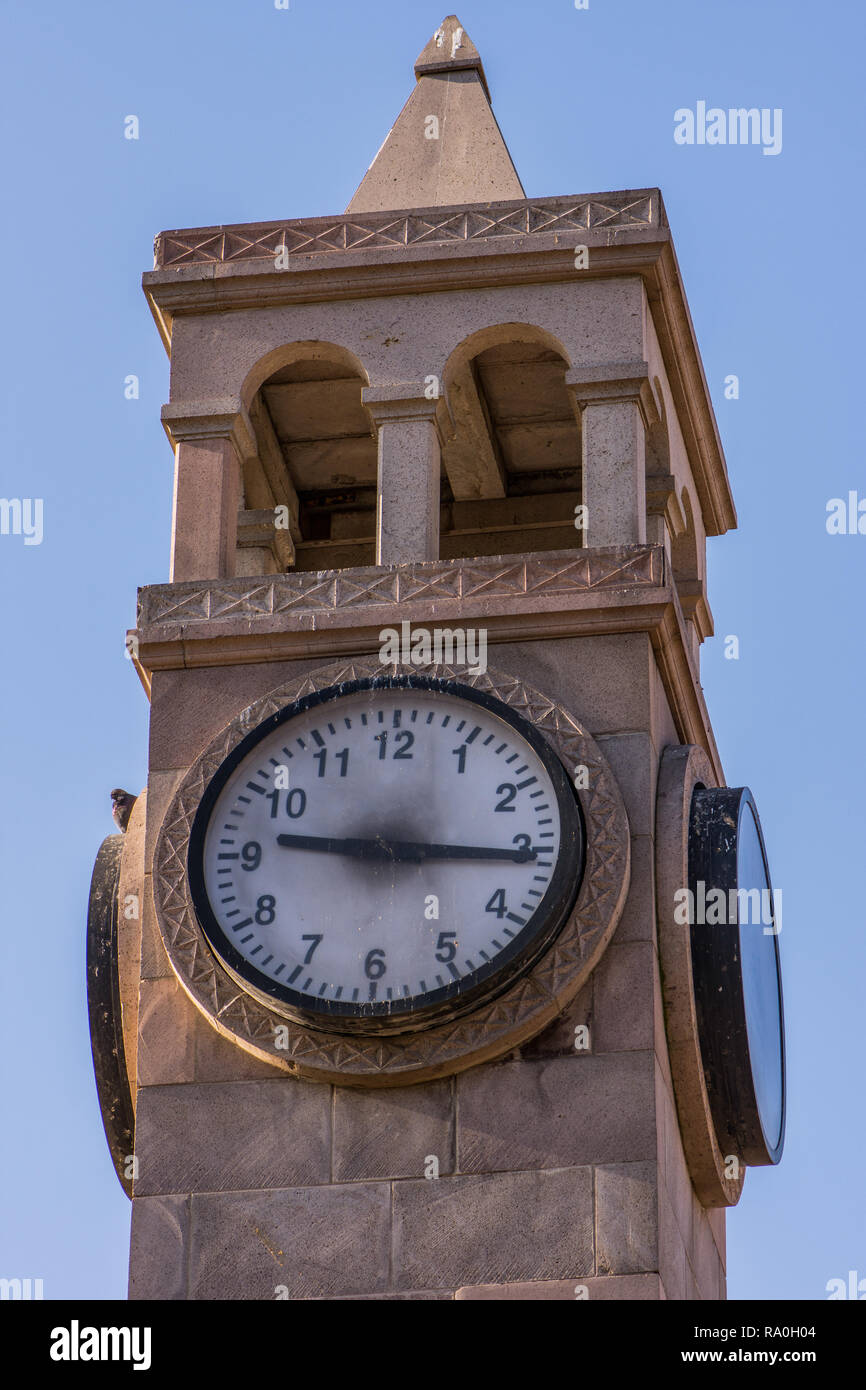 Tour de l'horloge en pierre dans la capitale d'Ankara en Turquie Banque D'Images