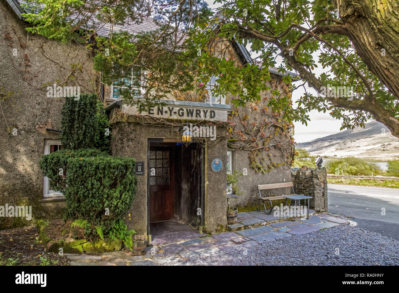 Le Pen-y-Gwryd hôtel dans le parc national de Snowdonia au Pays de Galles. Remarquable pour ses liens avec l'expédition Everest 1953. Banque D'Images
