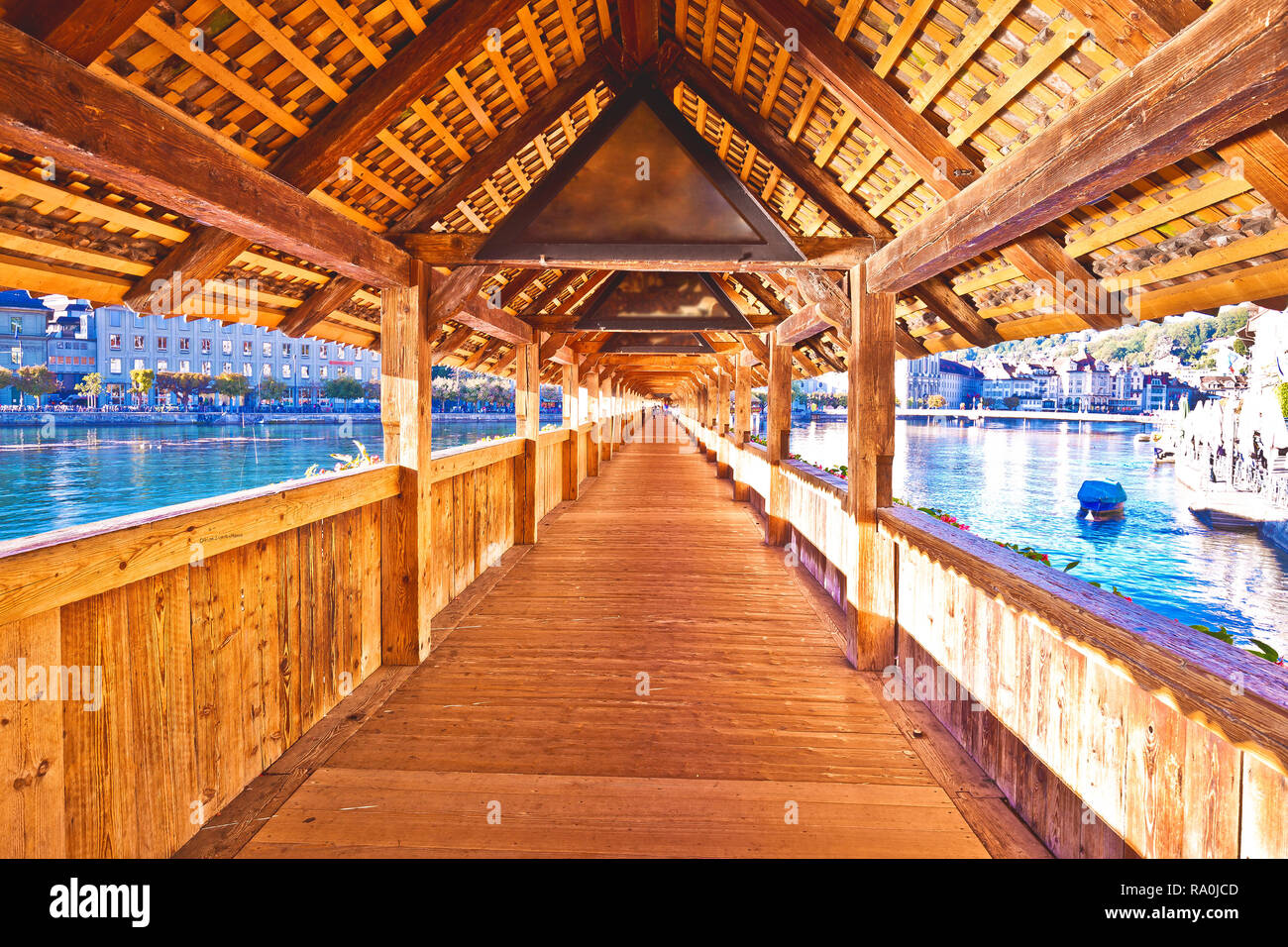 Pont de la chapelle (Kapellbrucke) pont en bois historique de Lucerne, ville du centre de la Suisse Banque D'Images