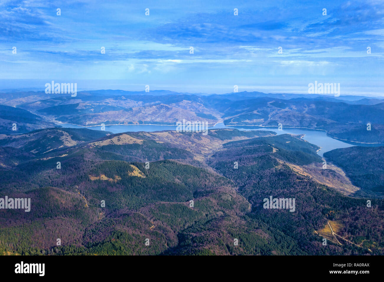 La vallée de la rivière paysage d'automne, vue aérienne de la forêt et lac Banque D'Images