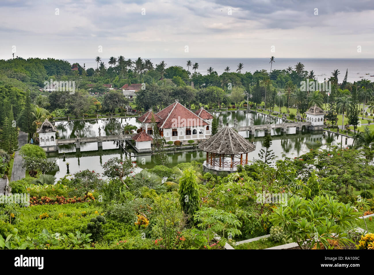 Palais de l'eau dans l'île de Bali Taman Ujung Indonésie - voyage et architecture Banque D'Images