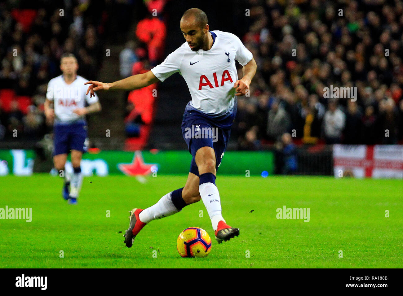 Wembley, Londres, Royaume-Uni. 29 Décembre, 2018. Lucas Moura de Tottenham Hotspur en action. Premier match d'EPL, Tottenham Hotspur v Wolverhampton Wanderers au Stade de Wembley à Londres le samedi 29 décembre 2018. Cette image ne peut être utilisé qu'à des fins rédactionnelles. Usage éditorial uniquement, licence requise pour un usage commercial. Aucune utilisation de pari, de jeux ou d'un seul club/ligue/dvd publications pic par Steffan Bowen/Andrew Orchard la photographie de sport/Alamy live news Banque D'Images