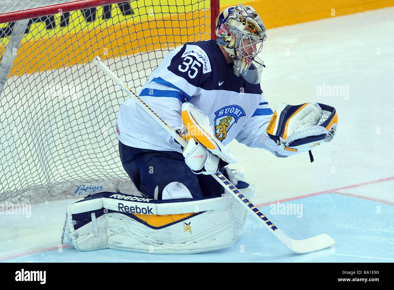 14 mai 2015 - Prague, République tchèque - Der Eishockey-WM 2015, am 14 mai 2015, im Prag, République tchèque. Das Viertelfinale, Finlande gegen Spanien, 3:5. Pekka Rinne aus la Finlande. *** *** Local Caption Pekka Rinne de Finlande au cours de l'année 2015 Championnat du monde de hockey 2009 quart finale entre la Finlande contre la République tchèque à l'O2 Arena de Prague, République tchèque, le 14 mai 2015. (Crédit Image : © Slavek Ruta/Zuma sur le fil) Banque D'Images