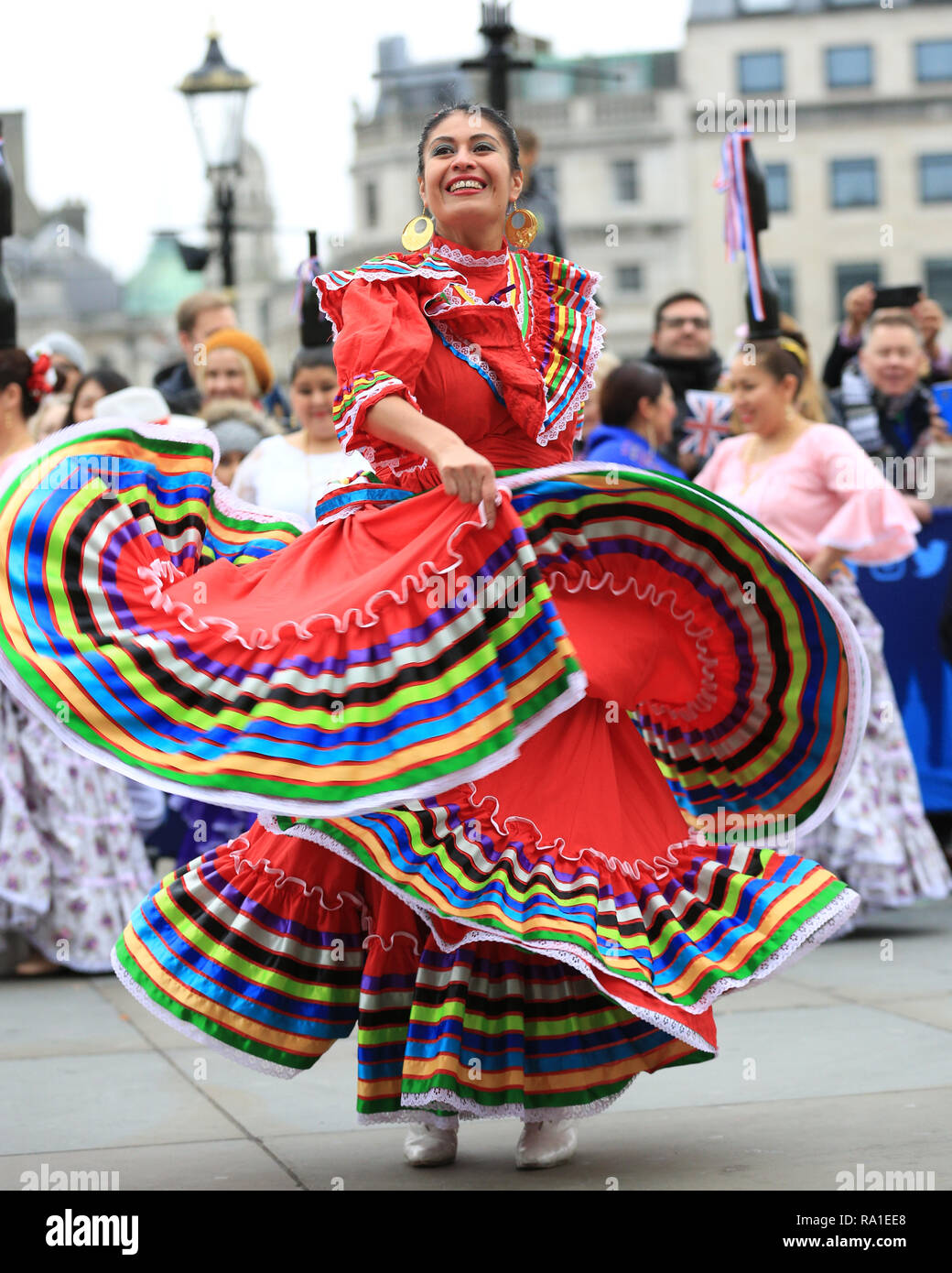 Trafalgar Square, Londres, le 30 mai 2018. Carnaval del Pueblo apporter certaines danses latino-américaines et coloré amusant à Londres. Cheerleaders, bandes et autres participants de la London défilé du Nouvel An sont réunis à Trafalgar Square pour un show spectaculaire et un aperçu de la parade de demain. Banque D'Images