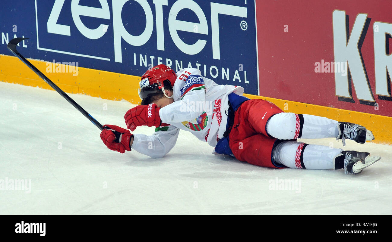 Prague, République tchèque. 14 mai, 2015. Der Eishockey-WM 2015, am 14 mai 2015, im Prag, République tchèque. Das Viertelfinale, Kanada gegen WeiÃŸrussland, 9:0. Artur Gavrus aus WeiÃŸrussland. *** *** Local Caption Artur Gavrus du Bélarus au cours de l'année 2015 Championnat du monde de hockey 2009 quart finale entre le Canada contre le Bélarus à l'O2 Arena de Prague, République tchèque, le 14 mai 2015. Credit : Slavek Ruta/ZUMA/Alamy Fil Live News Banque D'Images