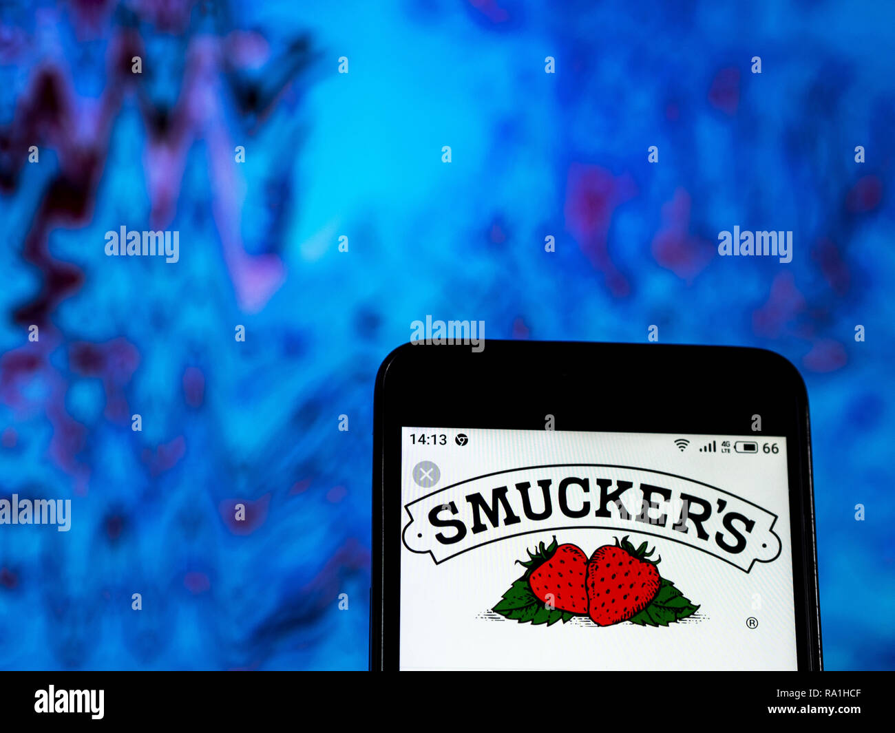 Kiev, Ukraine. Dec 29, 2018. L'J.M. Smucker company logo vu affichée sur un téléphone intelligent. Crédit : Igor Golovniov SOPA/Images/ZUMA/Alamy Fil Live News Banque D'Images