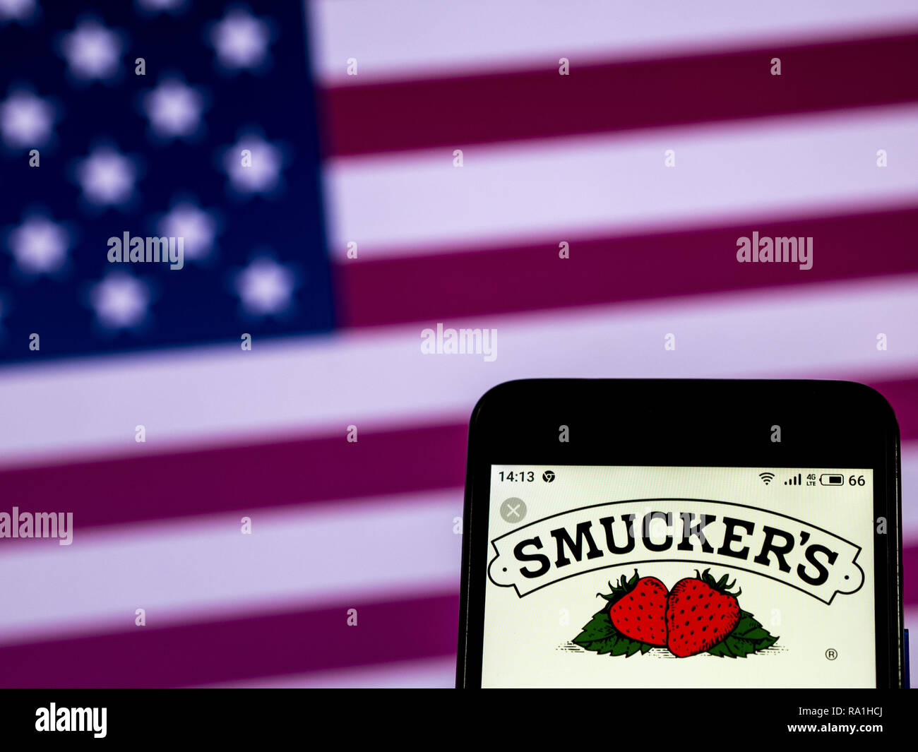 Kiev, Ukraine. Dec 29, 2018. L'J.M. Smucker company logo vu affichée sur un téléphone intelligent. Crédit : Igor Golovniov SOPA/Images/ZUMA/Alamy Fil Live News Banque D'Images