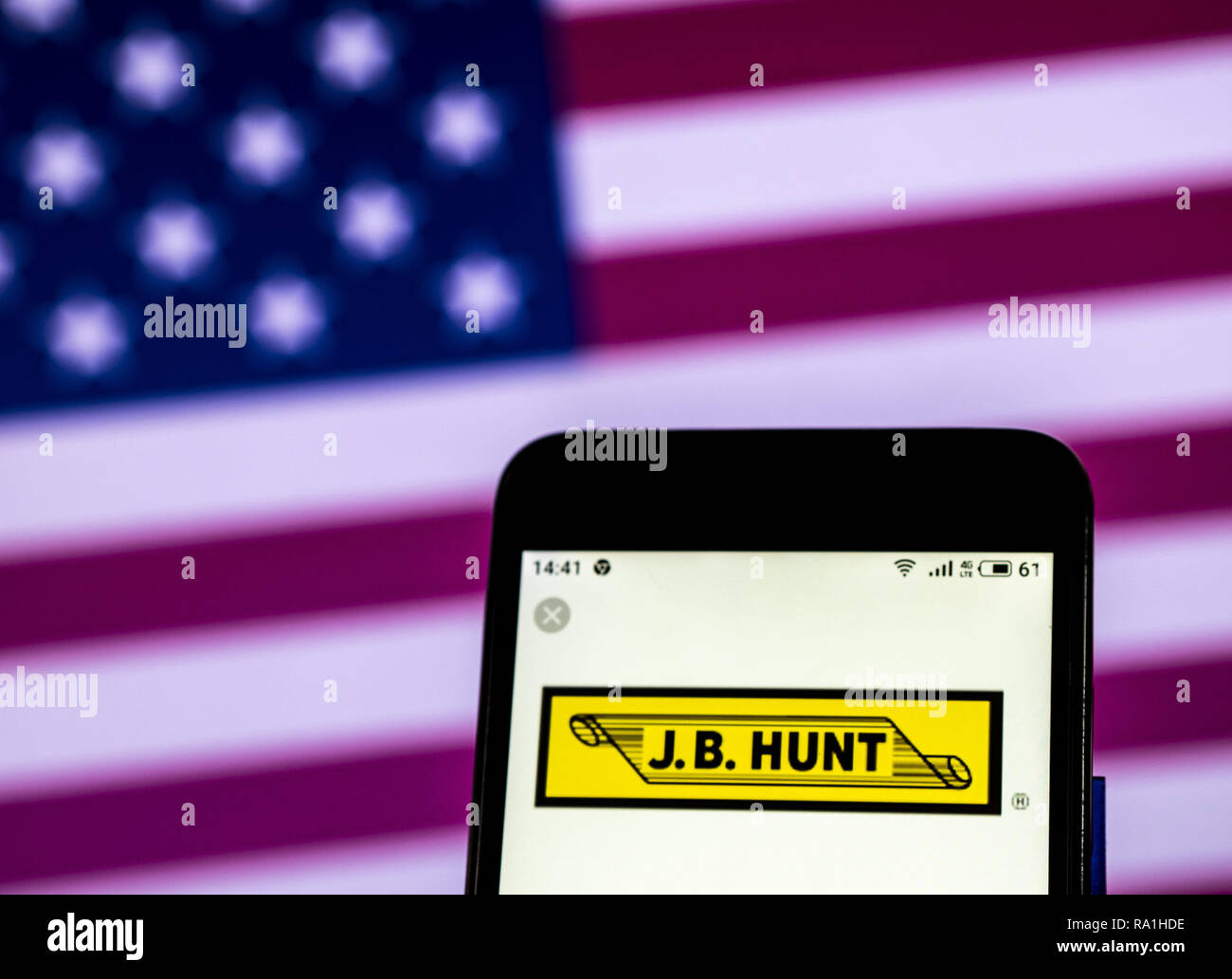 Kiev, Ukraine. Dec 29, 2018. J. B. Hunt logo de l'entreprise vu affiché sur un smart phone Crédit : Igor Golovniov SOPA/Images/ZUMA/Alamy Fil Live News Banque D'Images