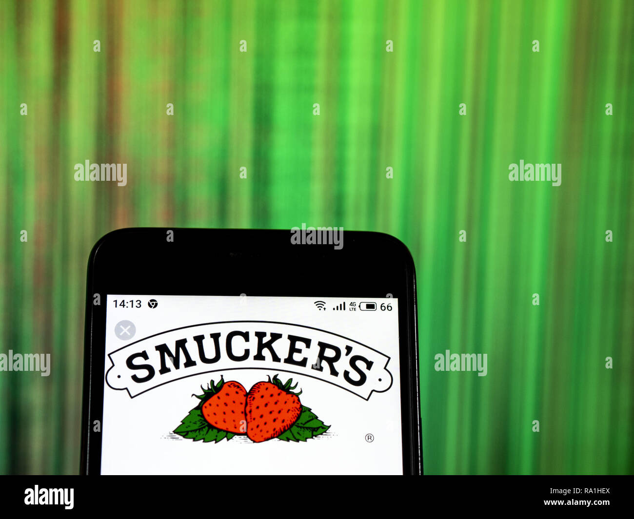 Kiev, Ukraine. Dec 29, 2018. L'J.M. Smucker company logo vu affichée sur un téléphone intelligent. Crédit : Igor Golovniov SOPA/Images/ZUMA/Alamy Fil Live News Banque D'Images