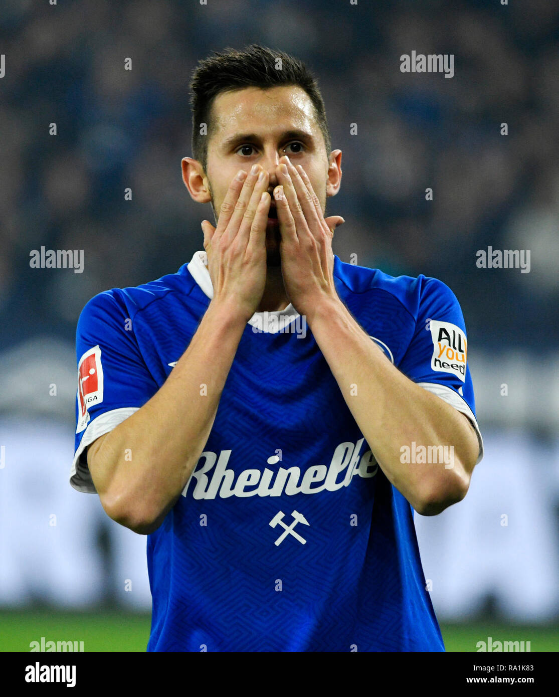 Veltins-Arena Gelsenkirchen Allemagne 19.12.2018, 1ère saison de Bundesliga allemande de football 2018/19 journée 16, Schalke 04 (S04) vs Bayer 04 Leverkusen --- Steven Skrzybski (S04) Banque D'Images