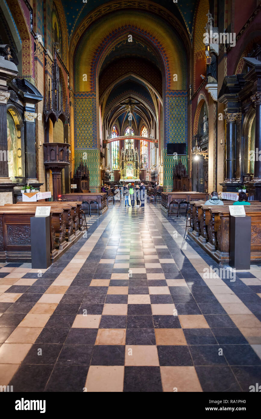 Basilique de Saint François d'assise intérieur à Cracovie, Pologne, église datant du 13ème siècle, ville monument Banque D'Images