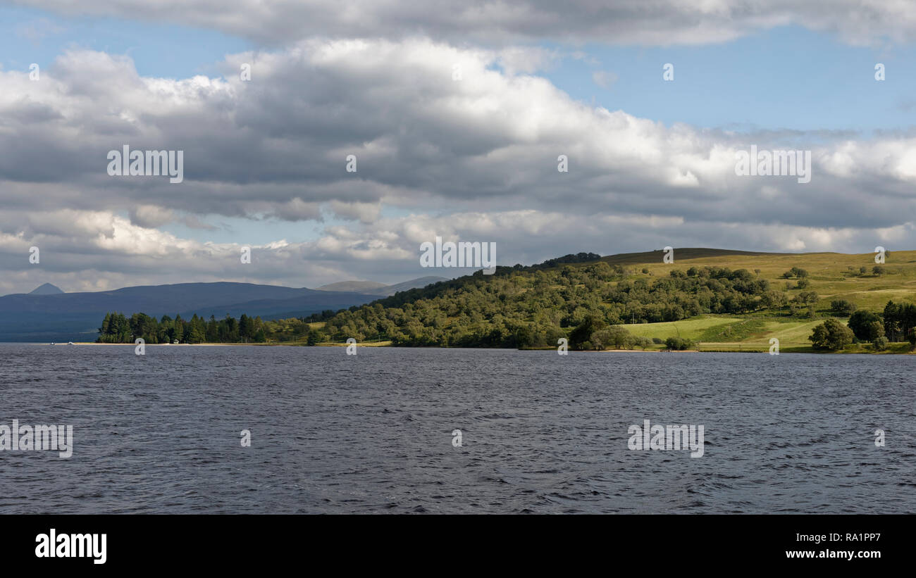 Loch Rannoch, west end, vue à l'Est de South Bank, Perth et Kinross, Écosse Breadalbane Arms peak sur l'extrême gauche Banque D'Images