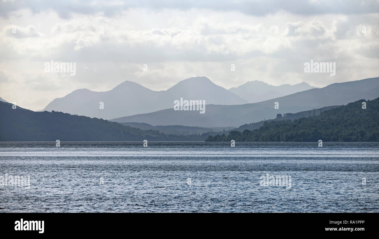 Vue ouest vers le bas de la longueur du Loch Rannoch Kinloch Rannoch au Munro's de Glen Coe Banque D'Images