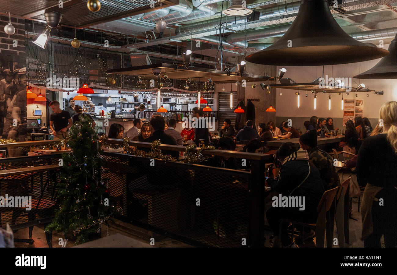 Le restaurant moderne de l'intérieur, Soho, Londres, Angleterre, Royaume-Uni. Banque D'Images