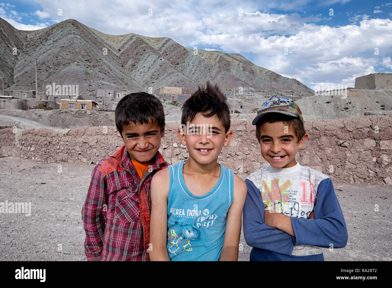 Les enfants en milieu rural dans un village situé dans le nord-ouest de l'Iran, zanjan Banque D'Images Les enfants en milieu rural dans un village situé dans le nord-ouest de l'Iran, zanjan Banque D'Images