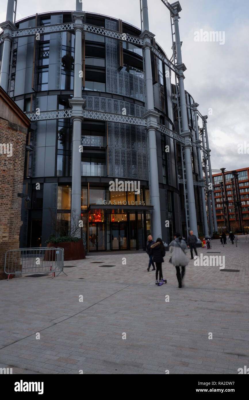 Londres, Angleterre - 29 décembre 2018 : Gazomètres London , appartements rénovés dans une ancienne Gasholder, King's Cross Banque D'Images