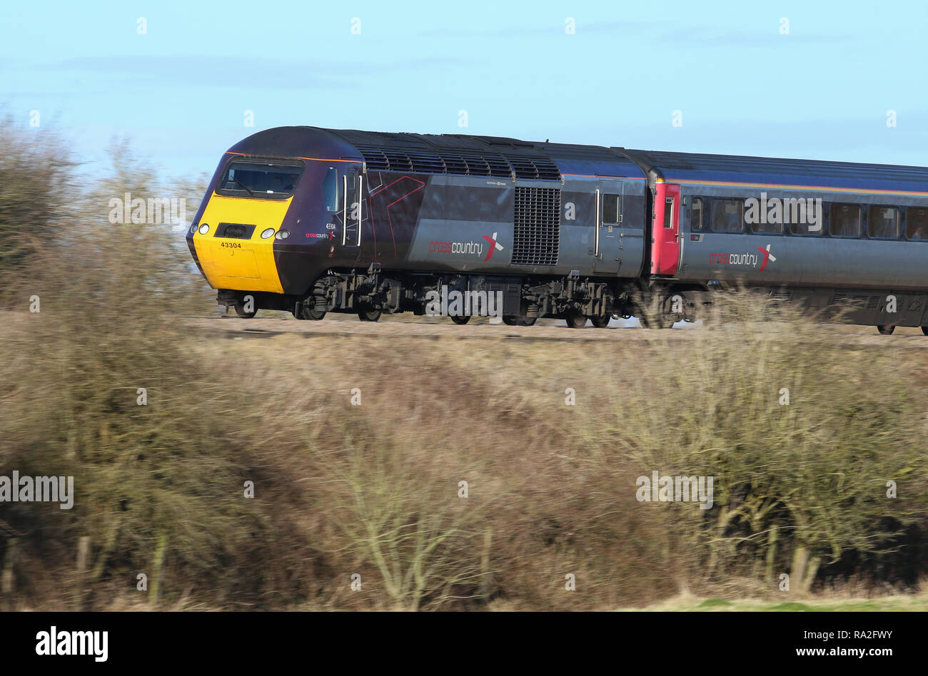 Intercity 125 High Speed Train locomotive diesel de la classe 43, numéro 43304, voyageant dans le Staffordshire en Angleterre. Banque D'Images