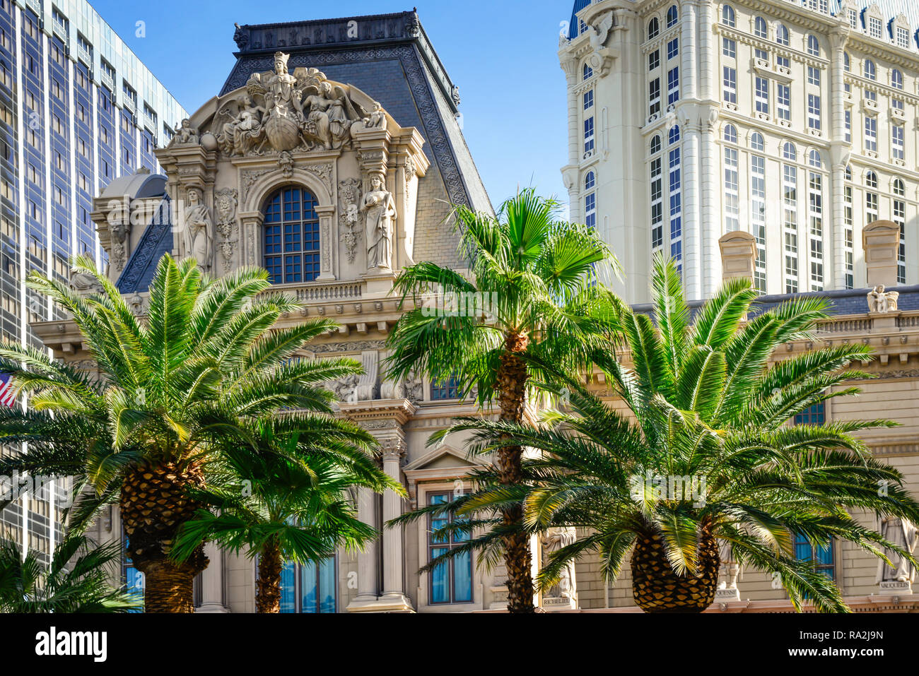 Les détails architecturaux sont magnifiques sur une partie du Paris Las Vegas Hotel and Casino sur le façade palmiers Las Vegas Strip à Las Vegas, Nevada Banque D'Images