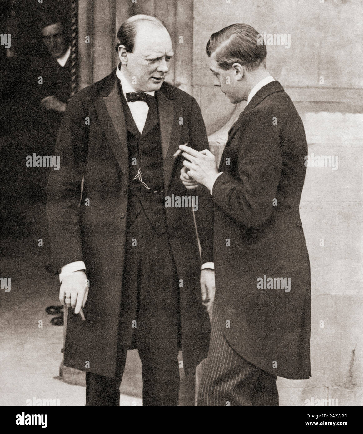 Winston Churchill, vu ici en 1919 avec le Prince de Galles, futur Édouard VIII. Sir Winston Leonard Spencer-Churchill, 1874 -1965. Homme politique, homme d'État britannique, officier de l'armée, et l'écrivain, qui fut Premier Ministre du Royaume-Uni de 1940 à 1945 et de nouveau de 1951 à 1955. Banque D'Images