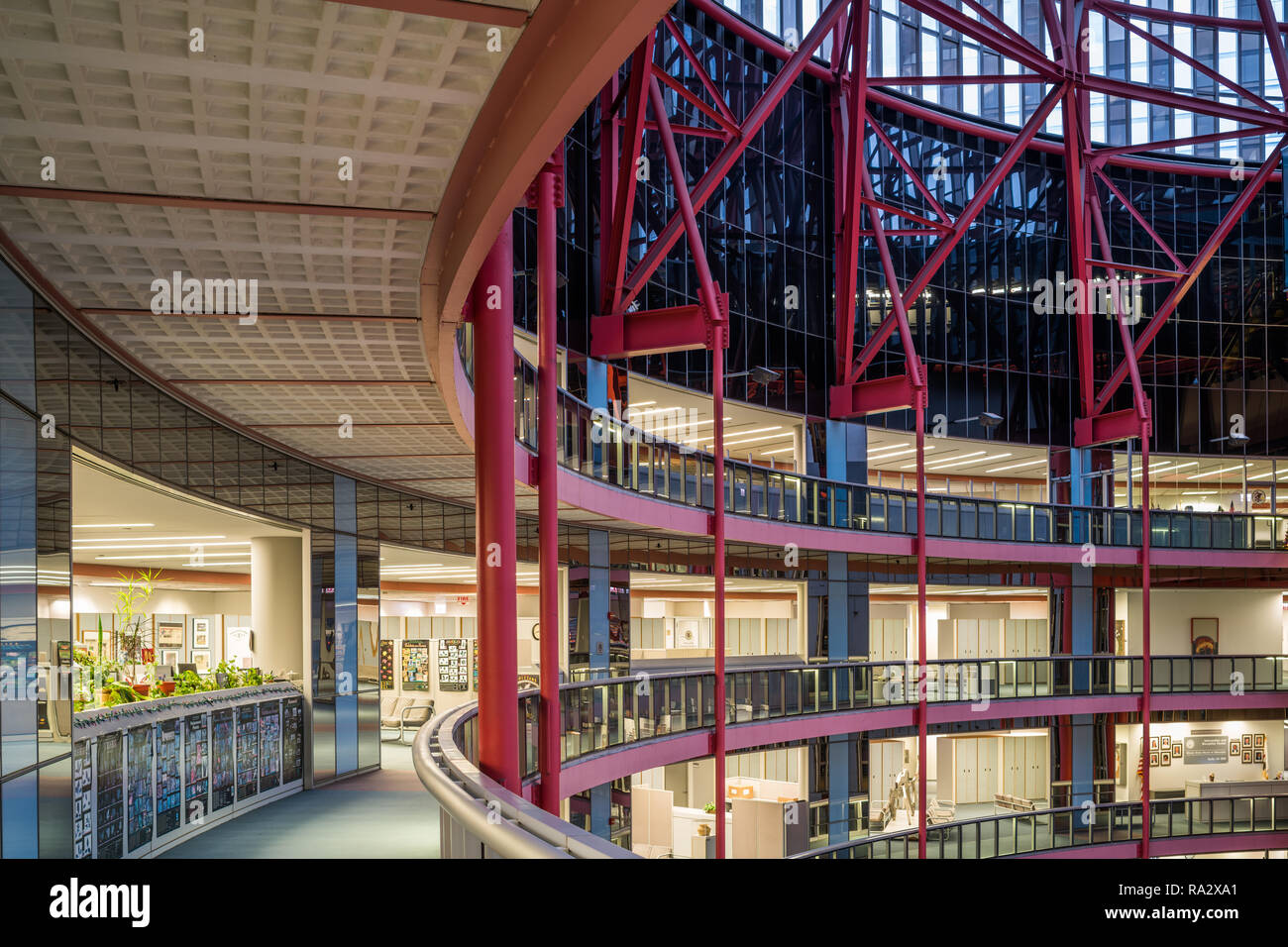 Intérieur de la James R. Thompson Center - État de l'Illinois Bâtiment conçu par Helmut Jahn Banque D'Images