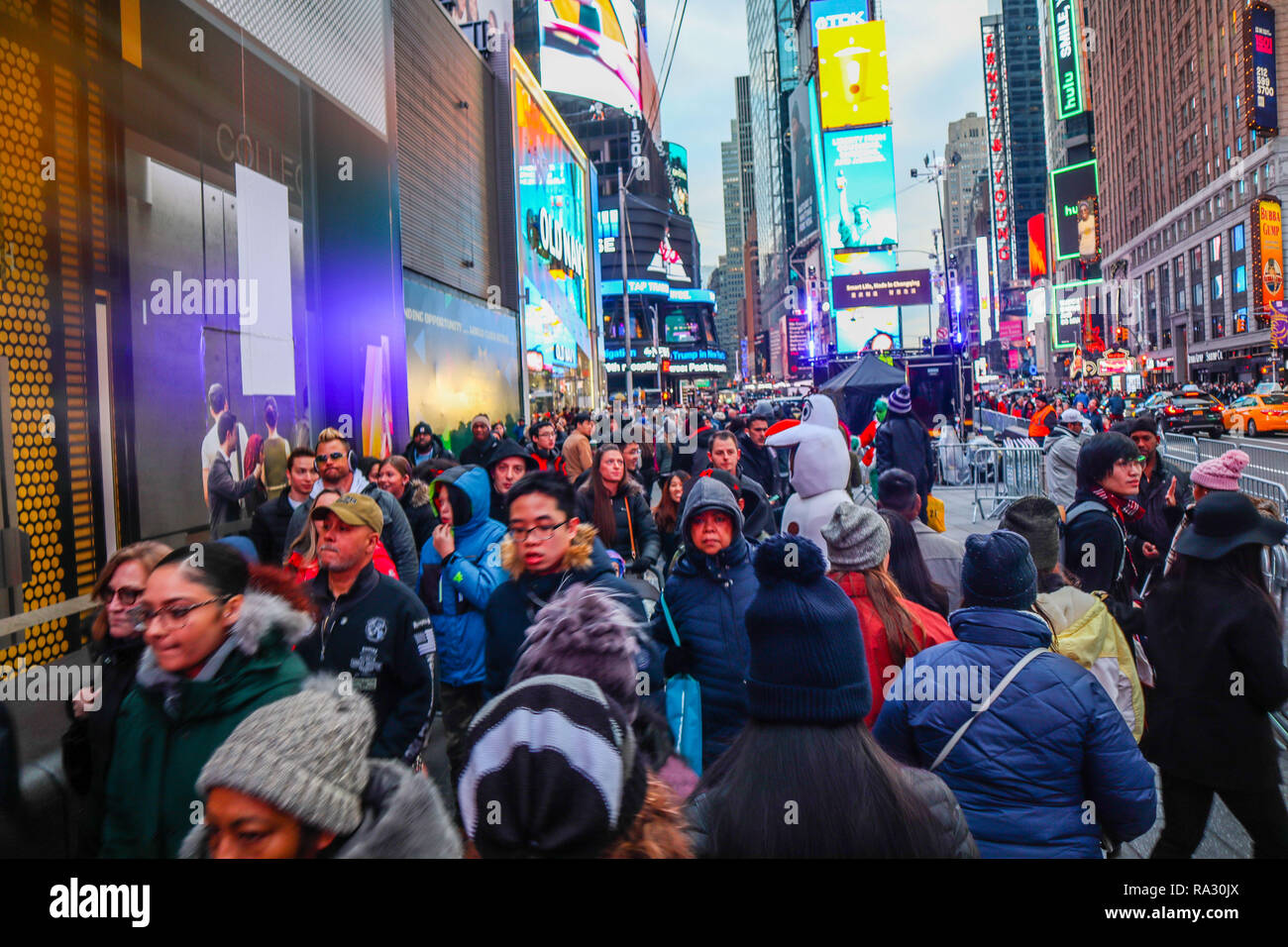 New York, NEW YORK, USA. Dec 30, 2018. Se déplace à Times Square à New York cet après-midi, ce dimanche. Crédit : William Volcov/ZUMA/Alamy Fil Live News Banque D'Images