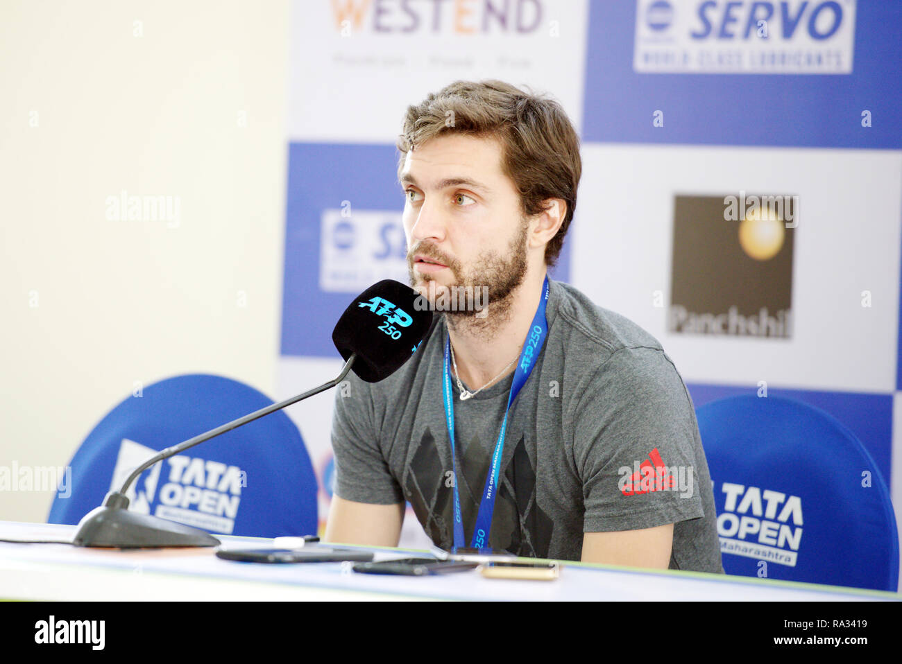 Pune, Inde. Le 31 décembre 2018. Gilles Simon de France parle à la presse sur la journée inaugurale de Tata ouvrir le tournoi de tennis ATP de Maharashtra à Pune, en Inde. Credit : Karunesh Johri/Alamy Live News Banque D'Images