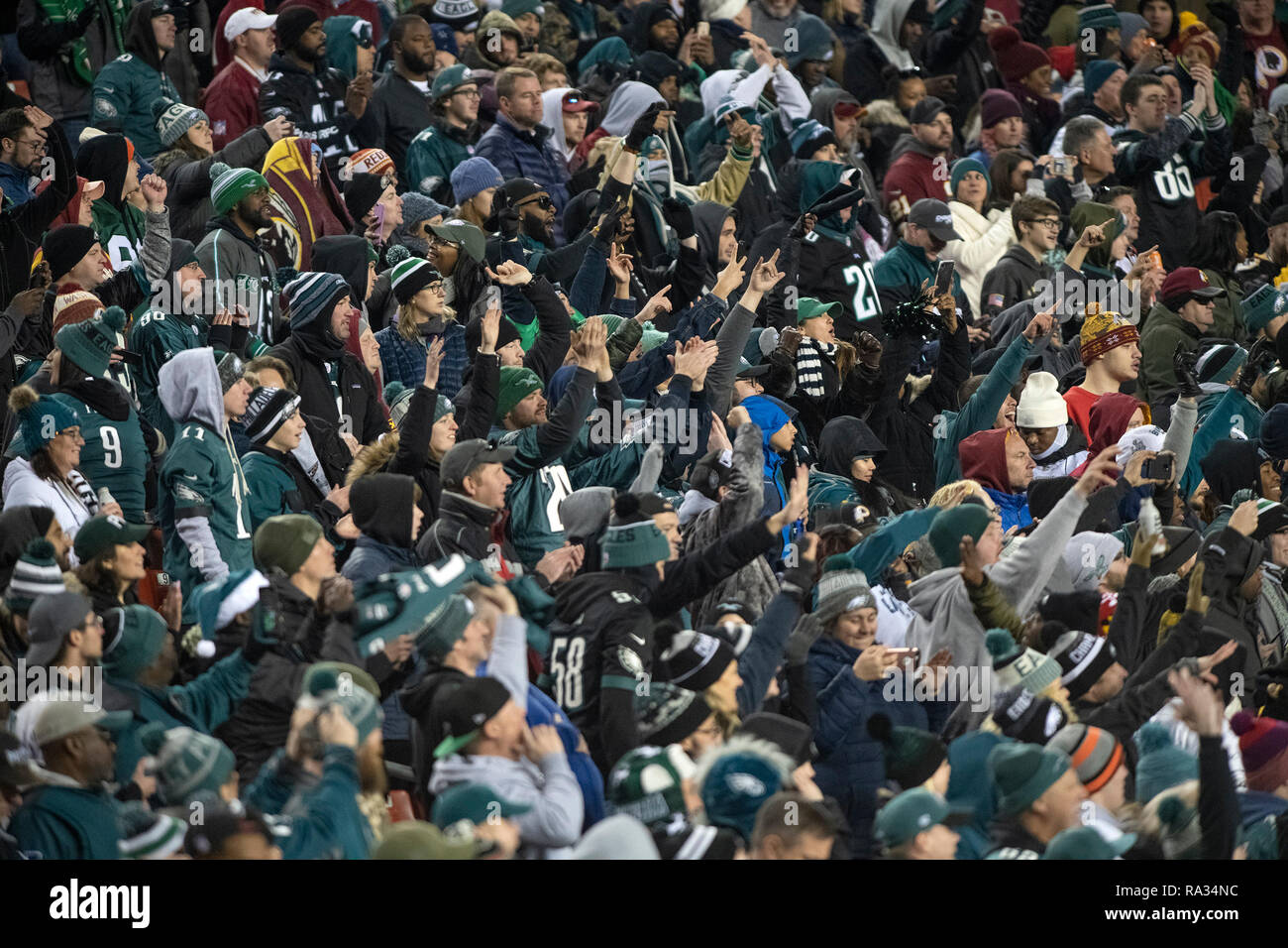 Philadelphia Eagles fans remplir les tribunes pour le match contre les Redskins de Washington à FedEx Field à Landover, Maryland le 30 décembre 2018. L'Eagles a gagné le match 24 - 0 et leur victoire associée à la perte de Viking leur a permis de passer à la playoffs NFC. Credit : Ron Sachs/CNP /MediaPunch Banque D'Images