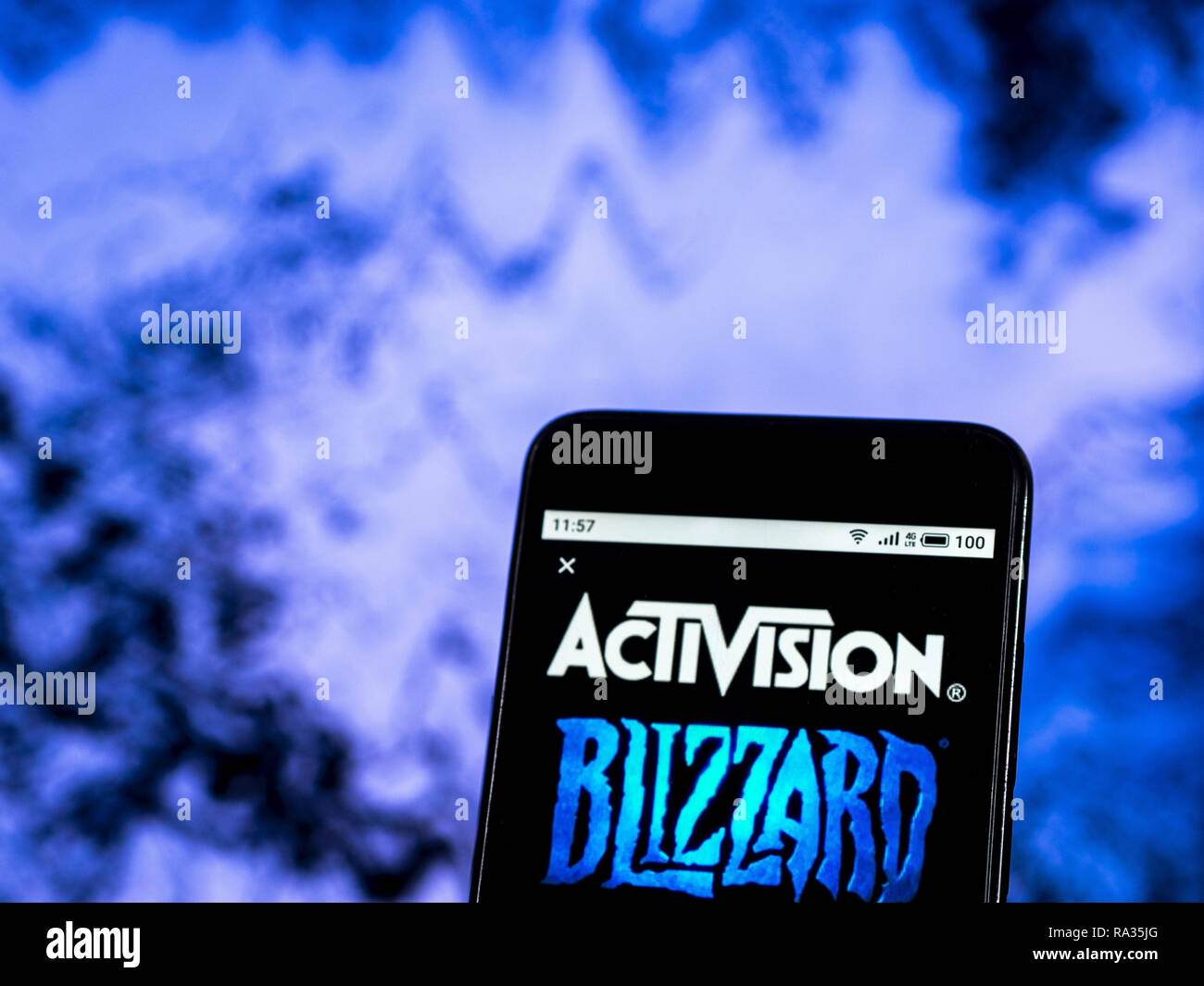 30 décembre 2018 - Kiev, Ukraine - Activision Blizzard jeu vidéo logo de l'entreprise vu affichée sur un téléphone intelligent. (Crédit Image : © Igor Golovniov/SOPA des images à l'aide de Zuma sur le fil) Banque D'Images