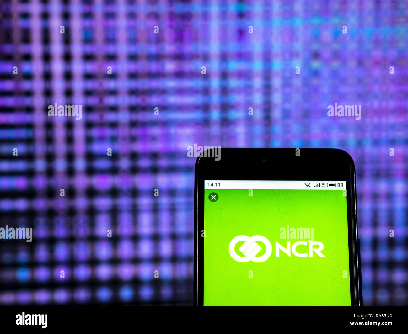 30 décembre 2018 - Kiev, Ukraine - NCR Corporation logo de l'entreprise Automatisation vu affichée sur un téléphone intelligent. (Crédit Image : © Igor Golovniov/SOPA des images à l'aide de Zuma sur le fil) Banque D'Images