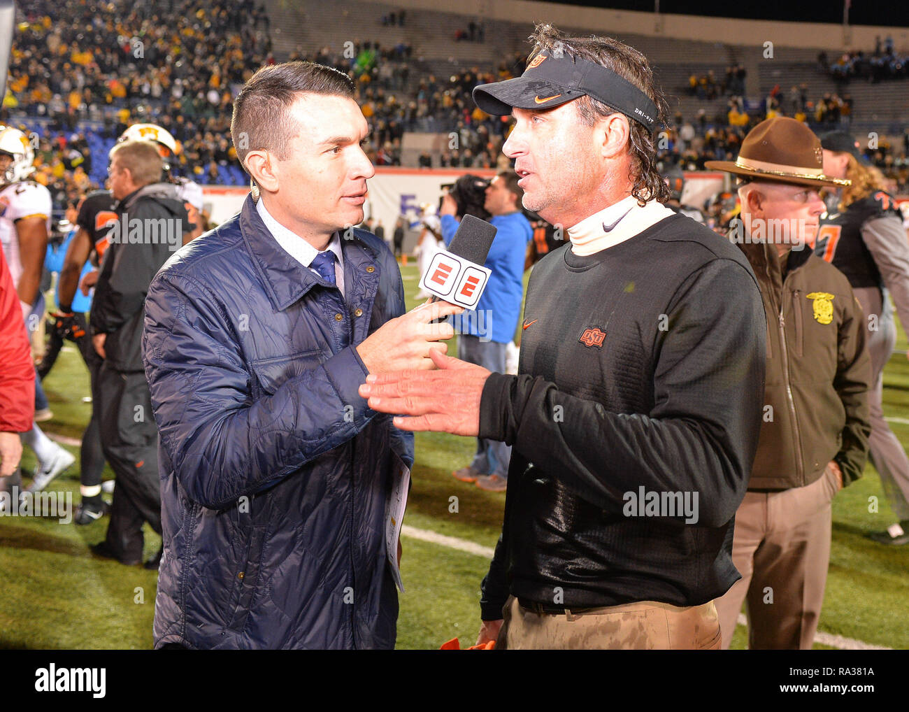 Memphis, TN, USA. 31 Dec, 2018. L'entraîneur-chef d'état de l'Oklahoma, Barry Odom, au cours de l'après match ESPN interview après avoir remporté le 2018 Auto Zone Liberty Bowl match entre l'Oklahoma State Cowboys et le Missouri Tigers au Liberty Bowl Stadium à Memphis, TN. Washington a battu New York, 38-33. Kevin Langley/Cal Sport Media/Alamy Live News Banque D'Images