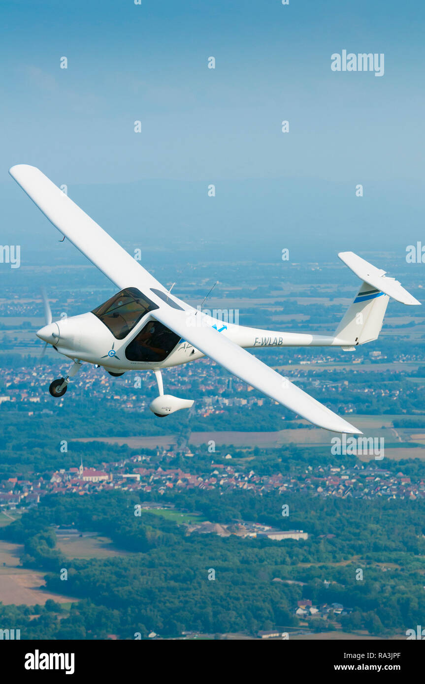 France, Bas-Rhin (67), Haguenau, nouvelle lumière avion avec moteur électrique Pipistrel Alpha-Electro Banque D'Images