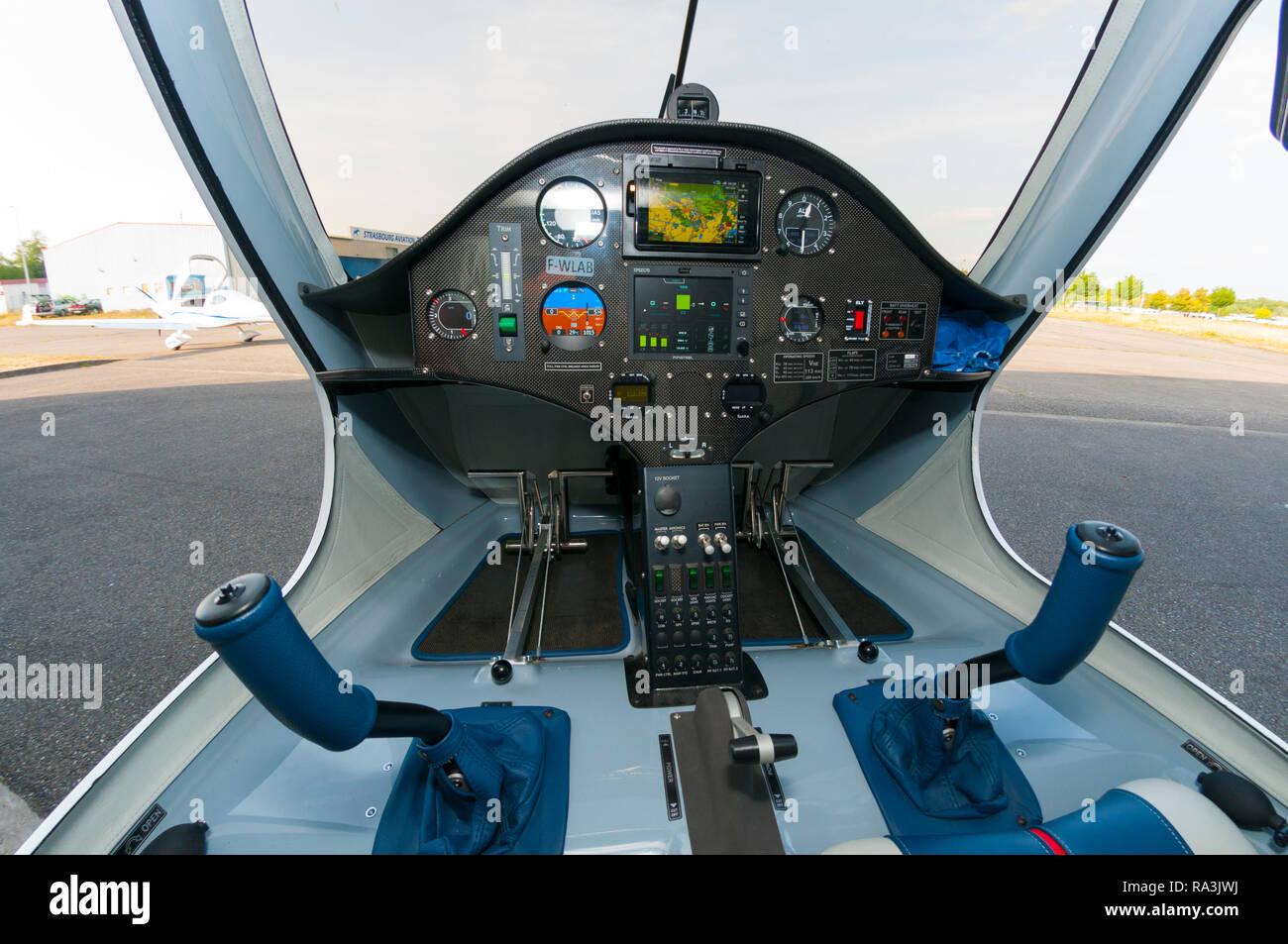 France, Bas-Rhin (67), Haguenau L'aéroport, nouvelle lumière électrique avion Pipistrel Alpha-Electro, cockpit Banque D'Images