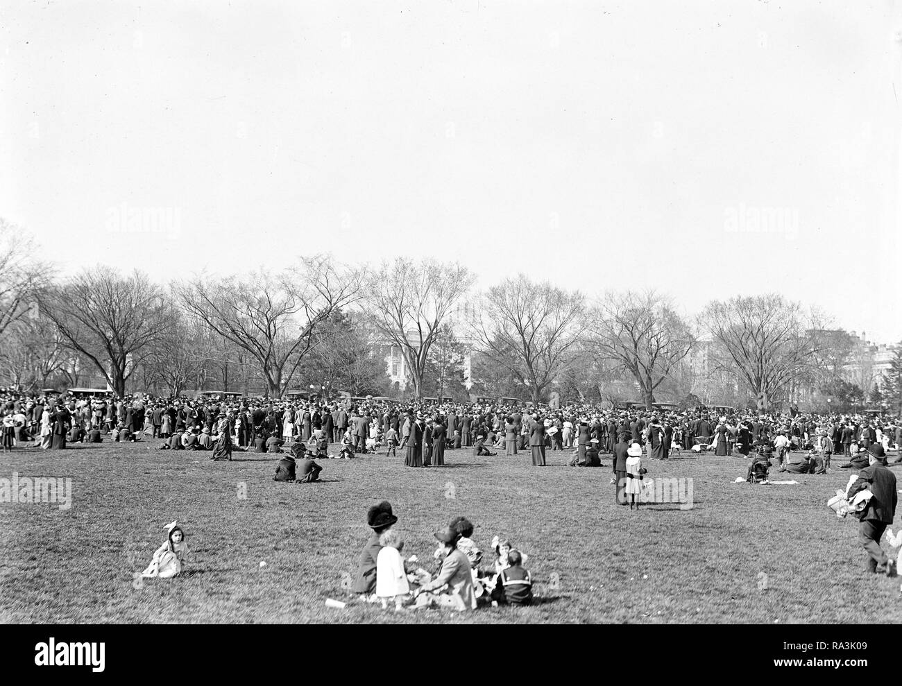 Les enfants à l'assemblée annuelle aux Œufs de Pâques à la Maison Blanche ca. 1914 Banque D'Images
