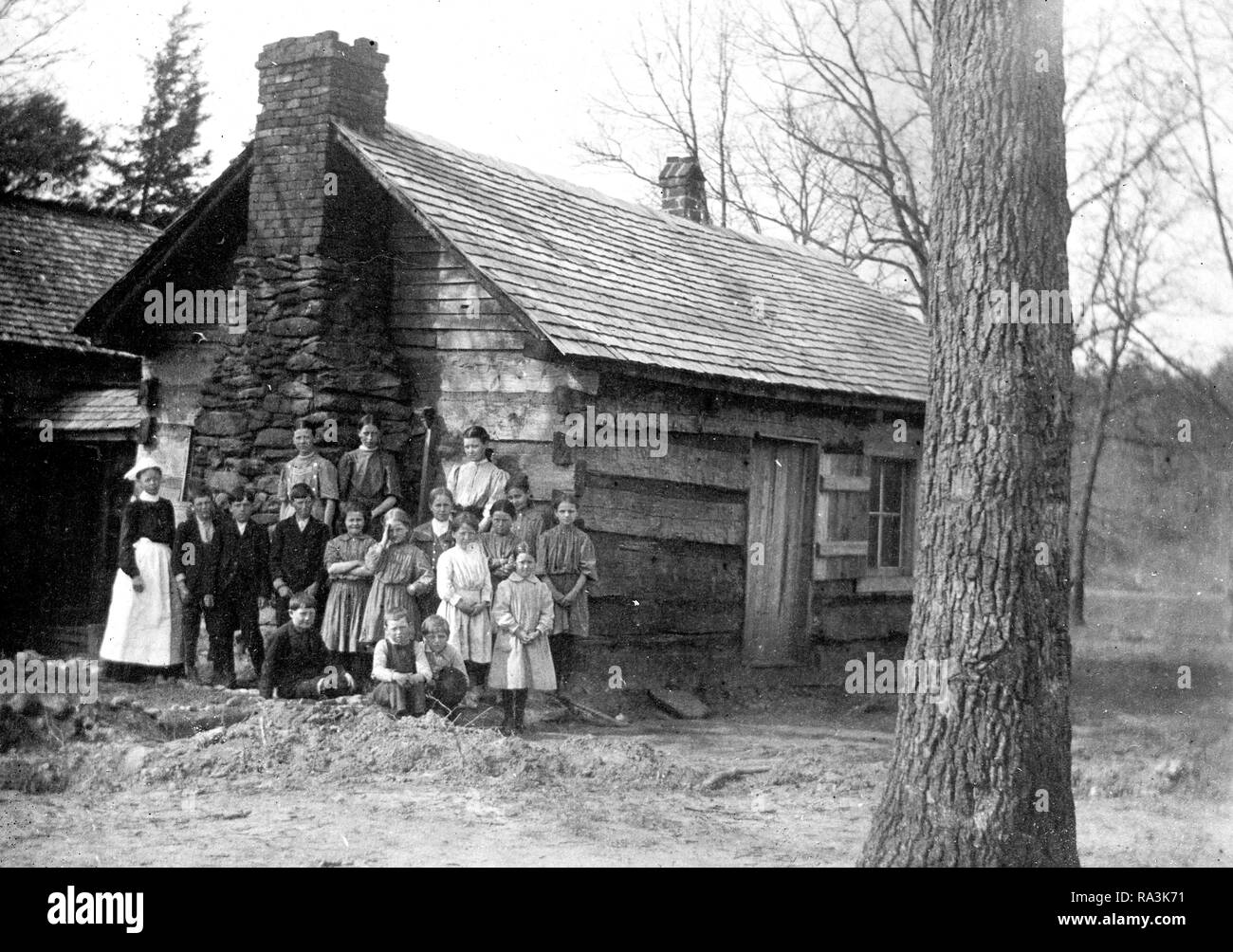 Grande famille de 15 alpinistes en milieu rural United States ca. 1913 Banque D'Images