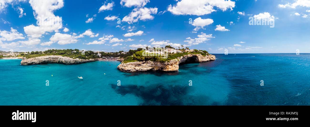 Drone abattu, l'autre avec port naturel, Porto Cristo Novo, Cala Mendia, Majorque, Îles Baléares, Espagne Banque D'Images