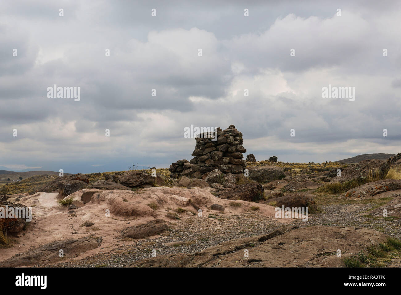 Tombes Silustani dans les Andes péruviennes, Puno, Pérou Banque D'Images