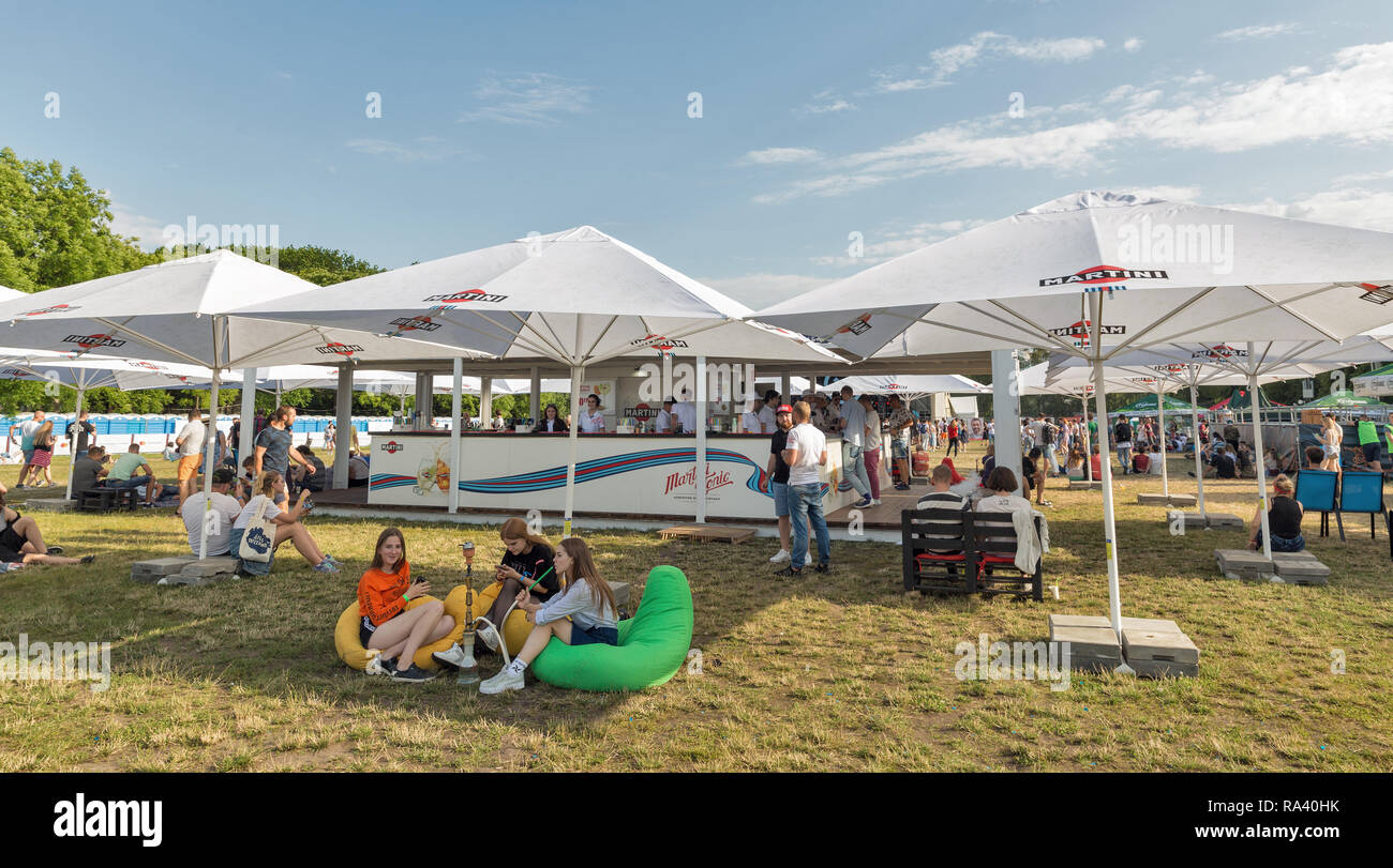 KIEV, UKRAINE - 07 juillet 2018 : visite martini bar en plein air à l'Atlas Festival Week-end dans les Expocentre. Bacardi est la plus grande famille ow Banque D'Images