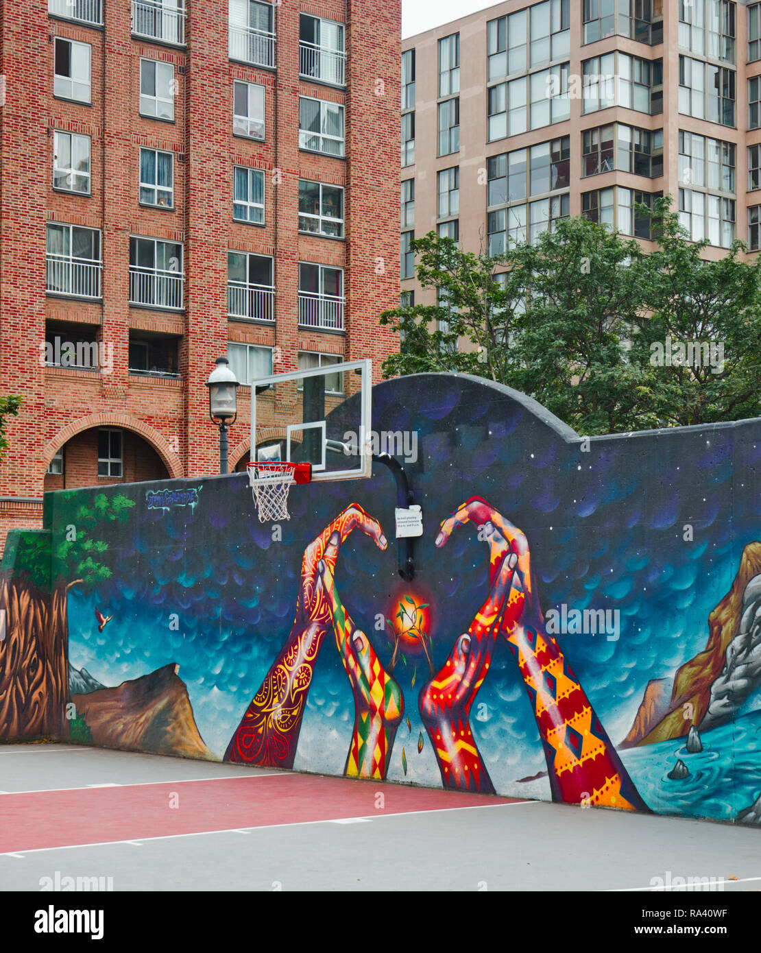 Filet de basket-ball de rue colorés et art, Toronto, Ontario, Canada Photo  Stock - Alamy
