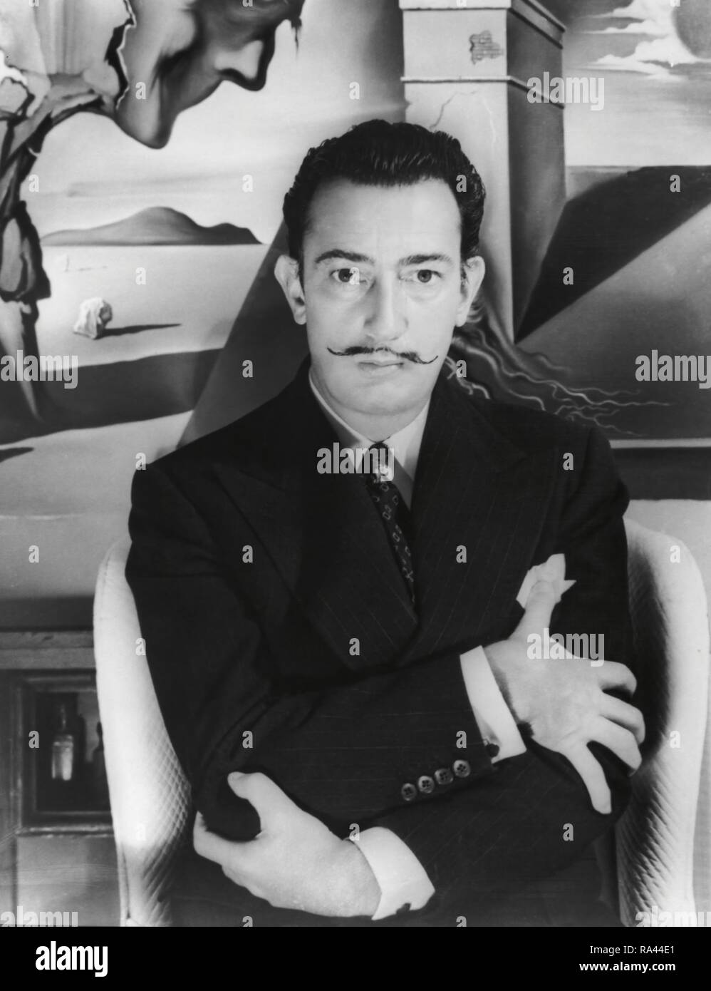 Salvador Dalí. Off set de 'Spellbound' (1945). Titre original : SPELLBOUND. Titre en anglais : SPELLBOUND. Année : 1945. Réalisateur : Alfred Hitchcock. Stars : SALVADOR DALI. Credit : Selznick International Pictures/Vanguard Films / Album Banque D'Images