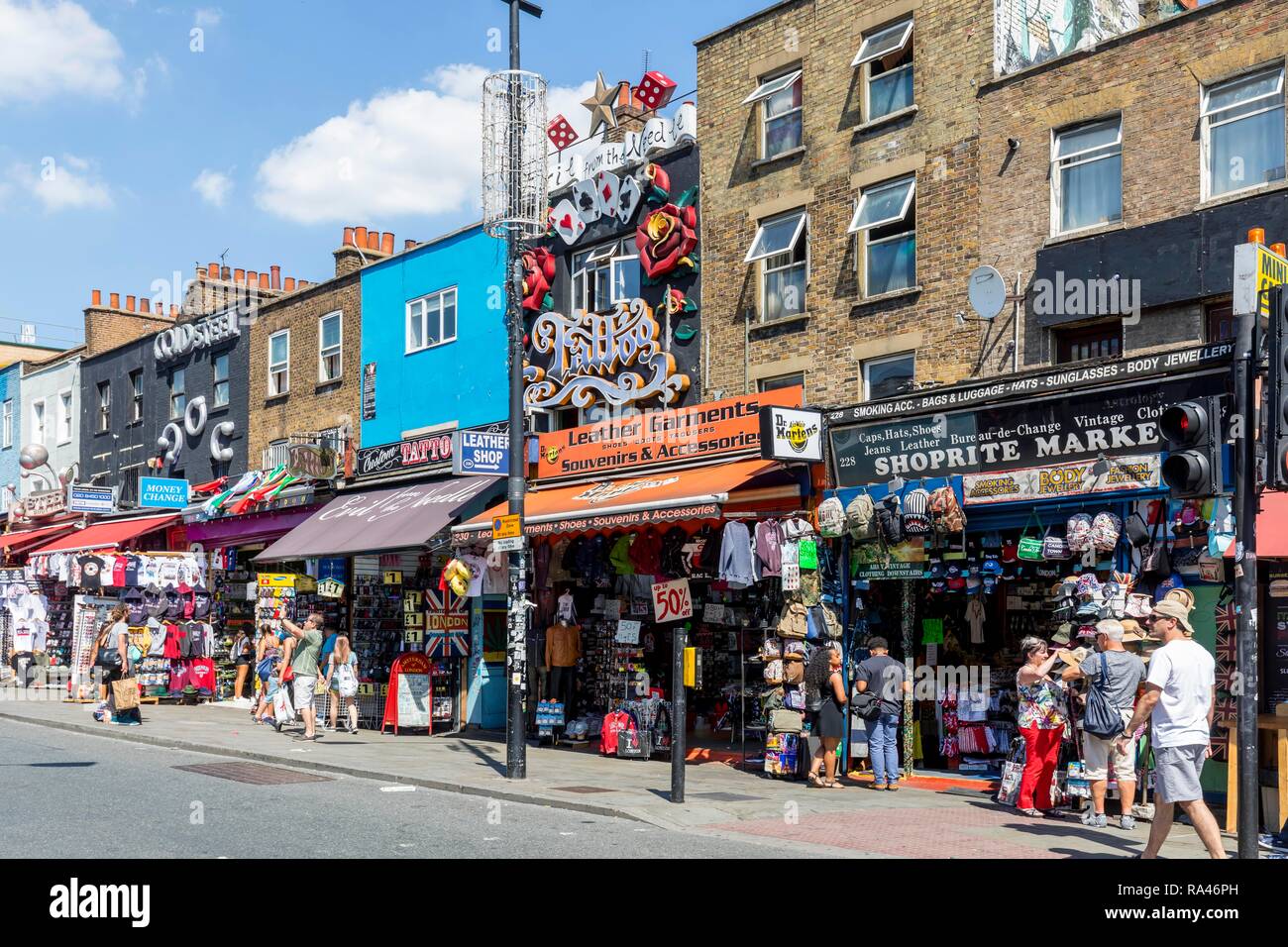 Boutiques sur Camden High Street, Camden Market, Camden, London, United Kingdom Banque D'Images