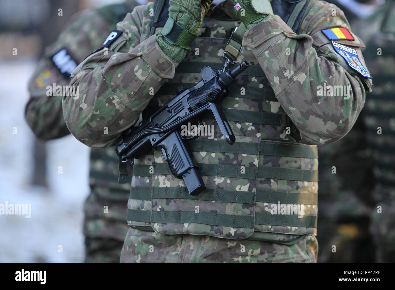Mitraillette UZI soldat militaire en plastique : Deguise-toi, achat de  Accessoires