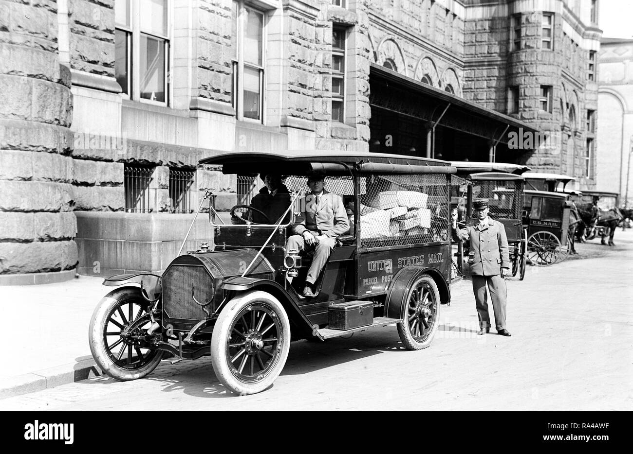Camion postal, livraison de colis ca. 1914 Banque D'Images