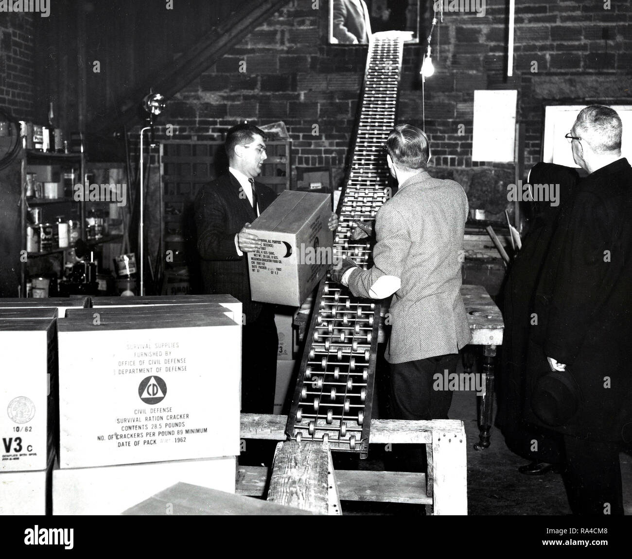 Abri de stockage avec les approvisionnements de défense civile, la Villa Augustina Academy, Goffstown, New Hampshire 1/22/1963 Banque D'Images