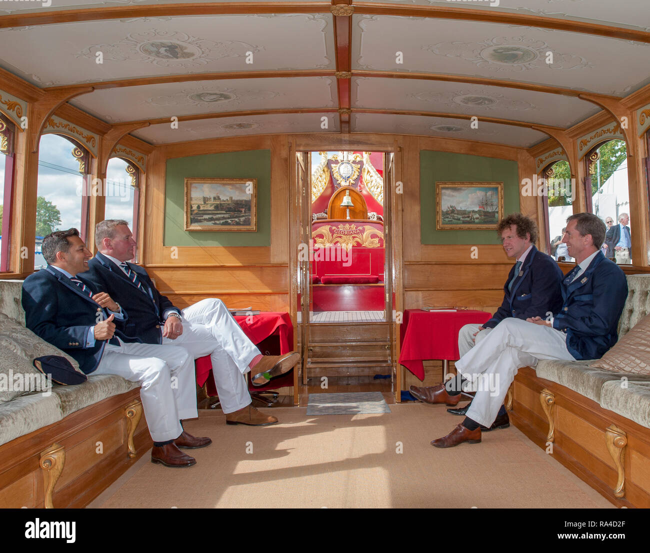 Henley. Grande Bretagne. De gauche à droite, Neil CHUGANI, Sir Matthew Pinsent, Neil CHUGANI, Dr Joesph MICHELS et Jonathan Searle, courant, 'Oxford Blue's', agissant comme intendants Henley Regatta, à bord du 'QRB Gloriana' à la 175ème Régate royale de Henley Henley, portée. L'Angleterre. 16:35:43 Vendredi 04/07/2014. [Crédit obligatoire ; Intersport-images] Banque D'Images