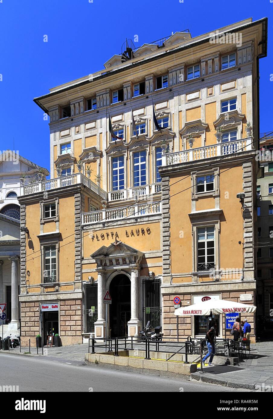 Wlochy - Ligurie - Gênes - centrum - hotel przy placu Piazza della Nunziata Italie - Ligurie - Gênes - centre ville - Piazza della Nunziata square Banque D'Images