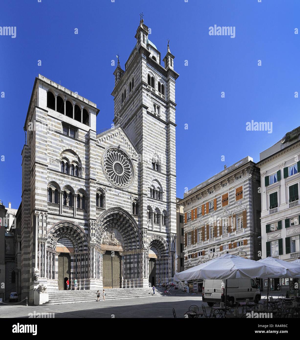 Wlochy - Ligurie - Gênes - Katedra San Lorenzo - Cattedrale di San Lorewnzo przy Via Tommaso Reggio Italie - Ligurie - Gênes - Gênes - Cathédrale Cathédrale de Saint Lawrence Banque D'Images